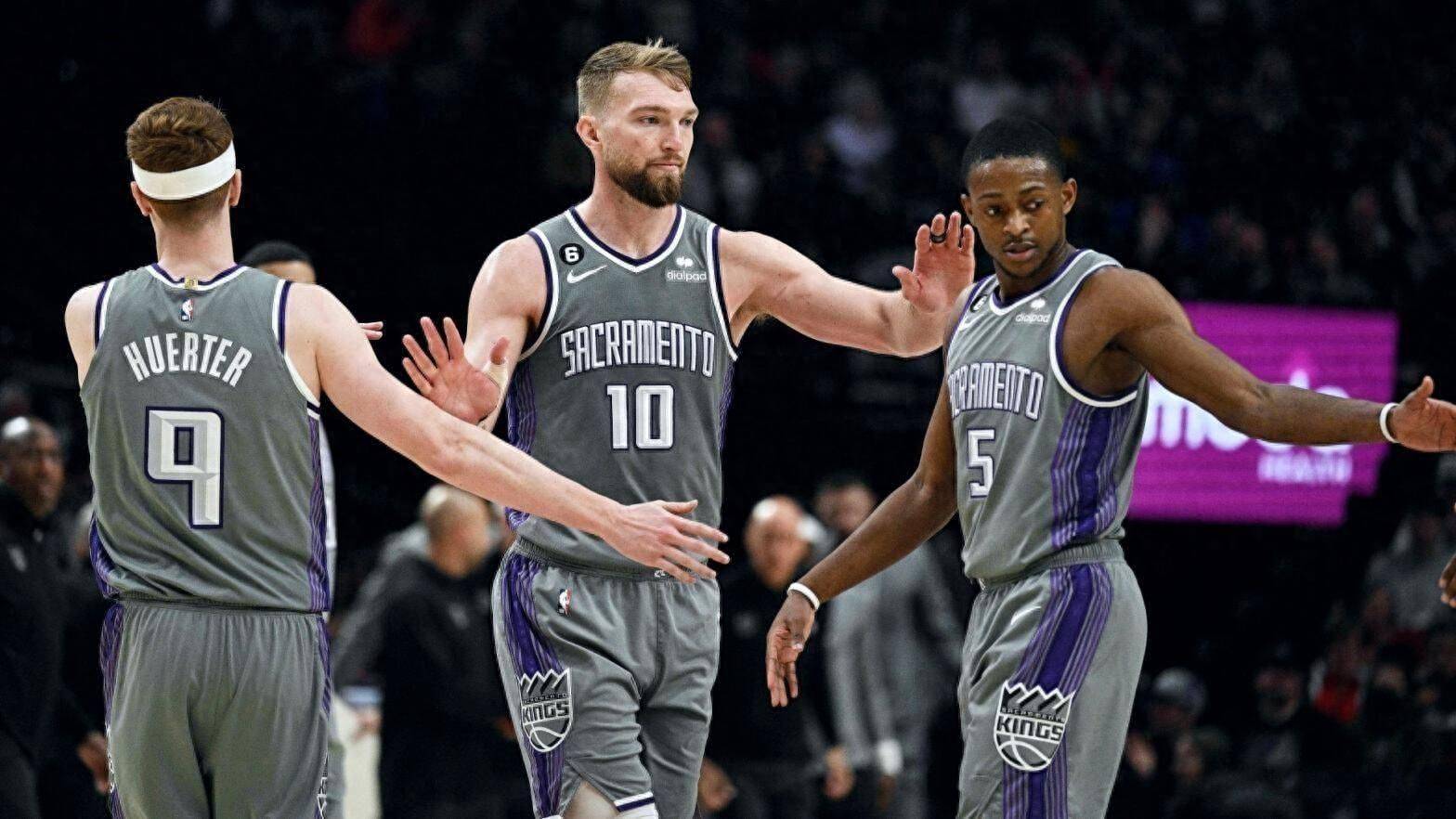 多伦多猛龙迎NBA常规赛关键赛,转会期回应争议,球迷炸锅,纪律约束更严格的简单介绍 多伦多猛龙迎NBA常规赛关键赛,转会期回应争议,球迷炸锅,纪律约束更严格的简单介绍