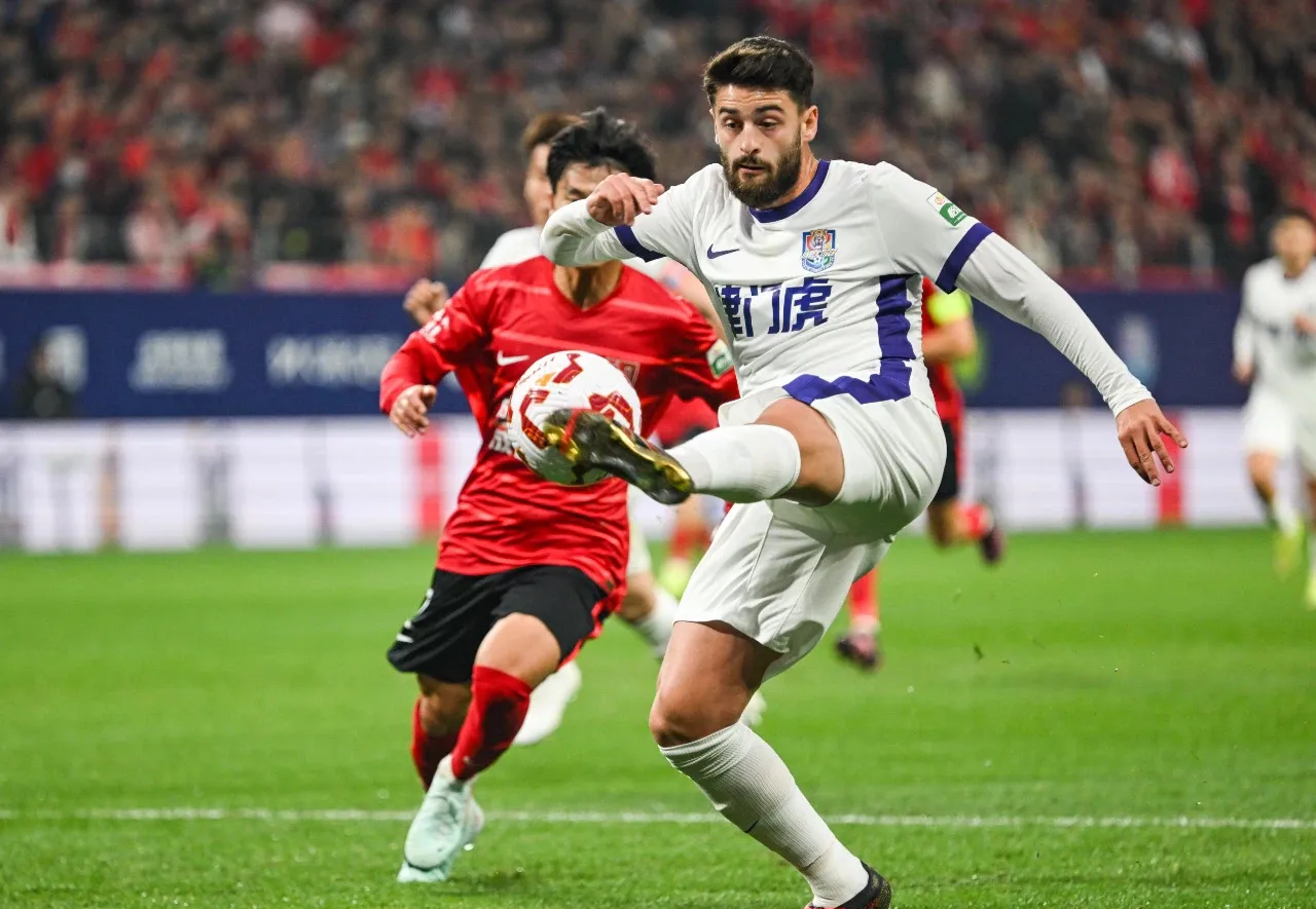 关于关键时刻突围战来临;成都蓉城围绕法国杯伤情更新;压力陡增;轮换策略成焦点的信息 关于关键时刻突围战来临;成都蓉城围绕法国杯伤情更新;压力陡增;轮换策略成焦点的信息