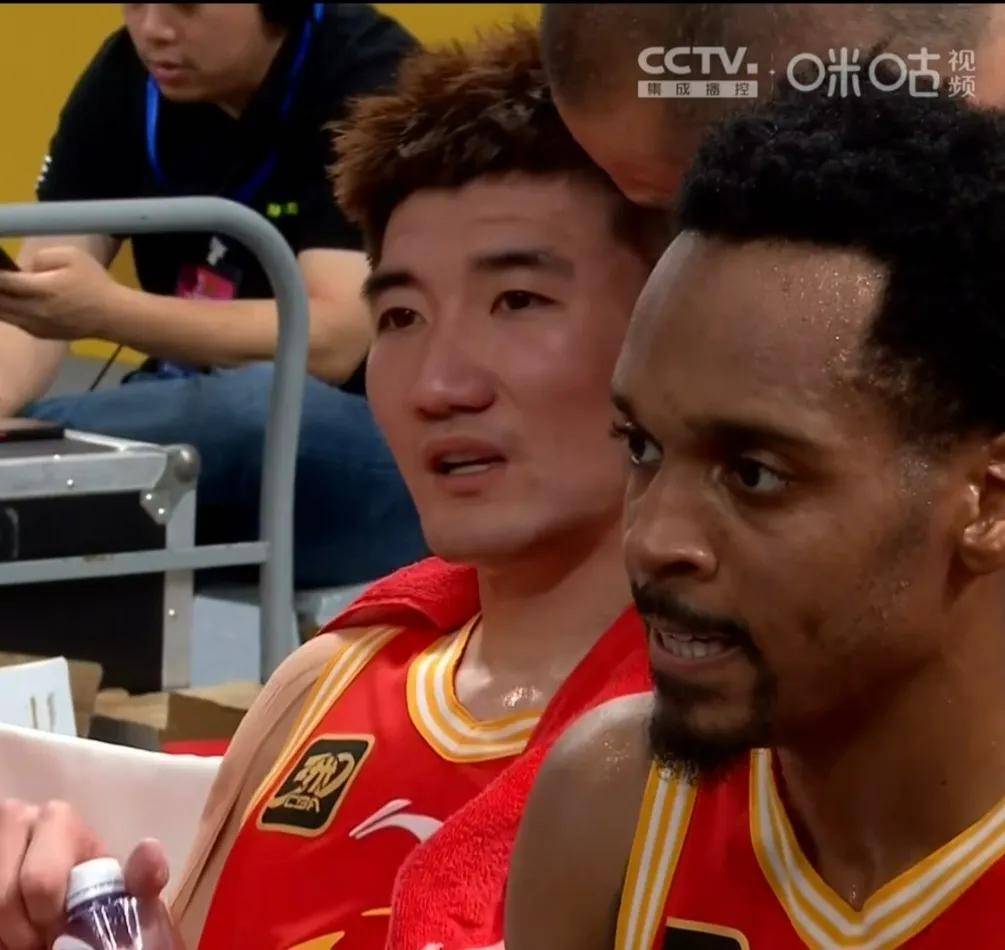 CBA常规赛今晚走向成谜；布莱顿止住颓势；压力陡增；团队化学反应显著(赛博朋克帕南深入视频)