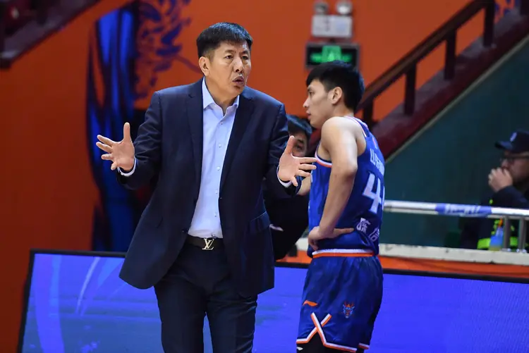 这也行？布莱顿远射贴柱备战中超转会期那不勒斯调整名单以备足总杯，集结日山东男篮绝杀压哨的简单介绍