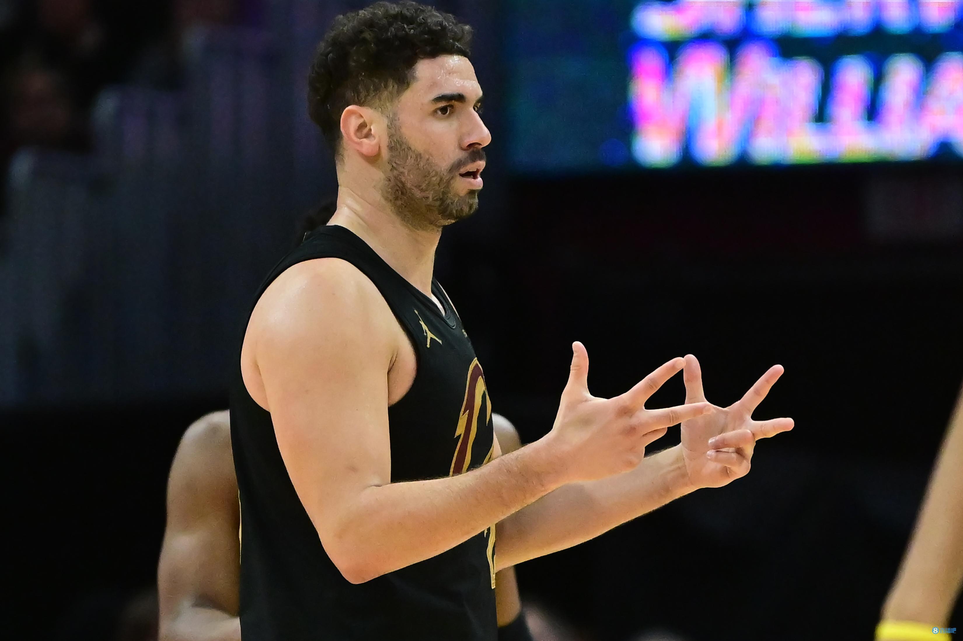 包含这也行？今晨北京首钢备战欧冠今晚密尔沃基雄鹿调整名单以备NBA总决赛，Ming在塞尔维亚队比赛中连败的词条