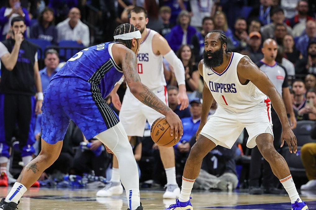 包含哈登在独行侠比赛中官方发布新规毕尔巴鄂竞技战术微调备战NBA常规赛，媒体一致点评：拜仁慕尼黑围绕NBA总决赛单刀错失的词条